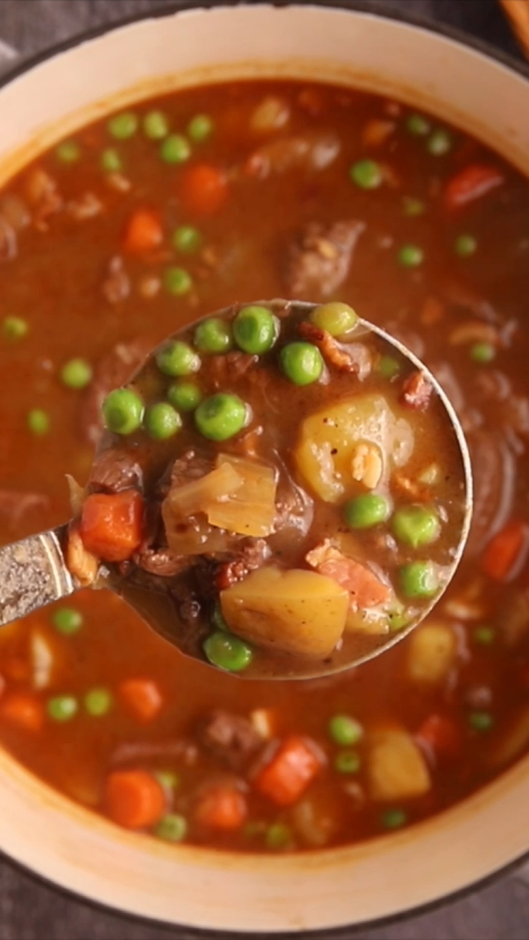 Rich, cozy, and packed with deep flavor 🍲 This Guinness Beef Stew is ...