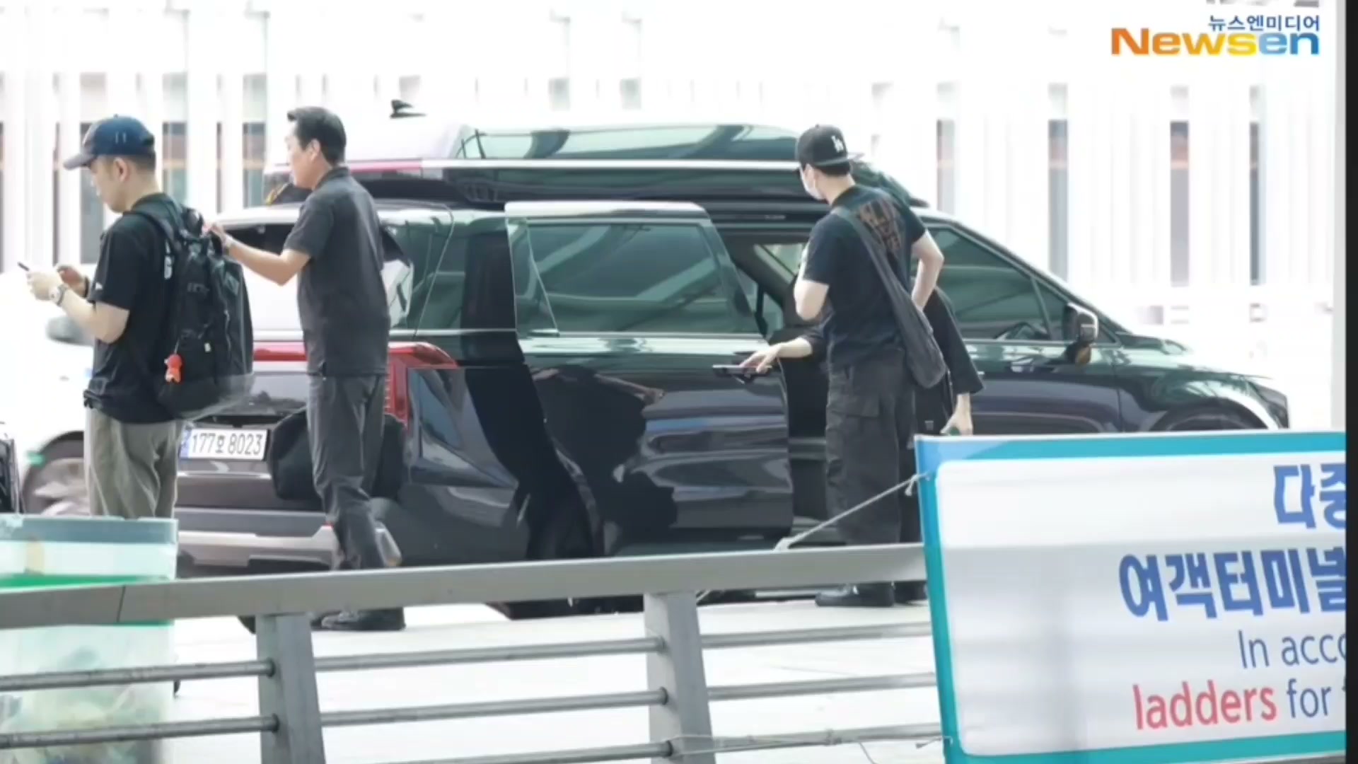SUHO, CHANYEOL, KAI, KYUNGSOO and SEHUN at ICN Airport heading to