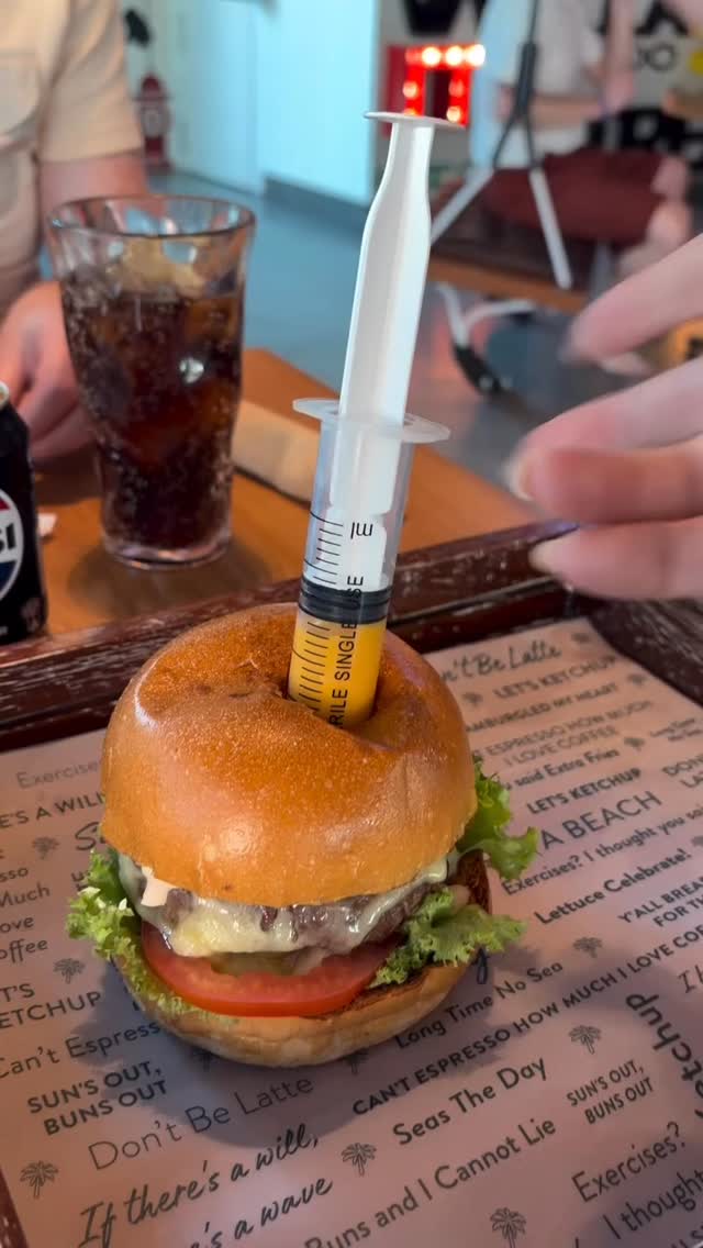 Cheese Injection Burger 💉🧀🔥 | Burgersinlimites | Facebook