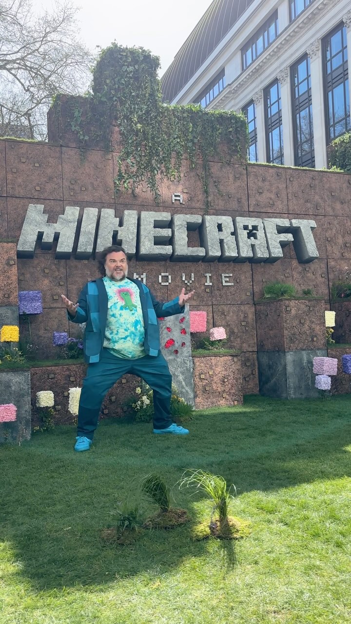 I AM STEVE! Jack Black has arrived at the A MINECRAFT MOVIE World ...
