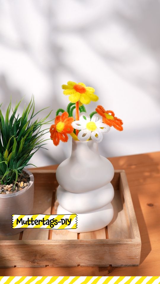 Ein Blumenstrauß für Mama, der nie verwelkt. 💐✨ Ihr braucht bloß bunte Pfeifenputzer von TEDi! 🌈 | TEDi Österreich