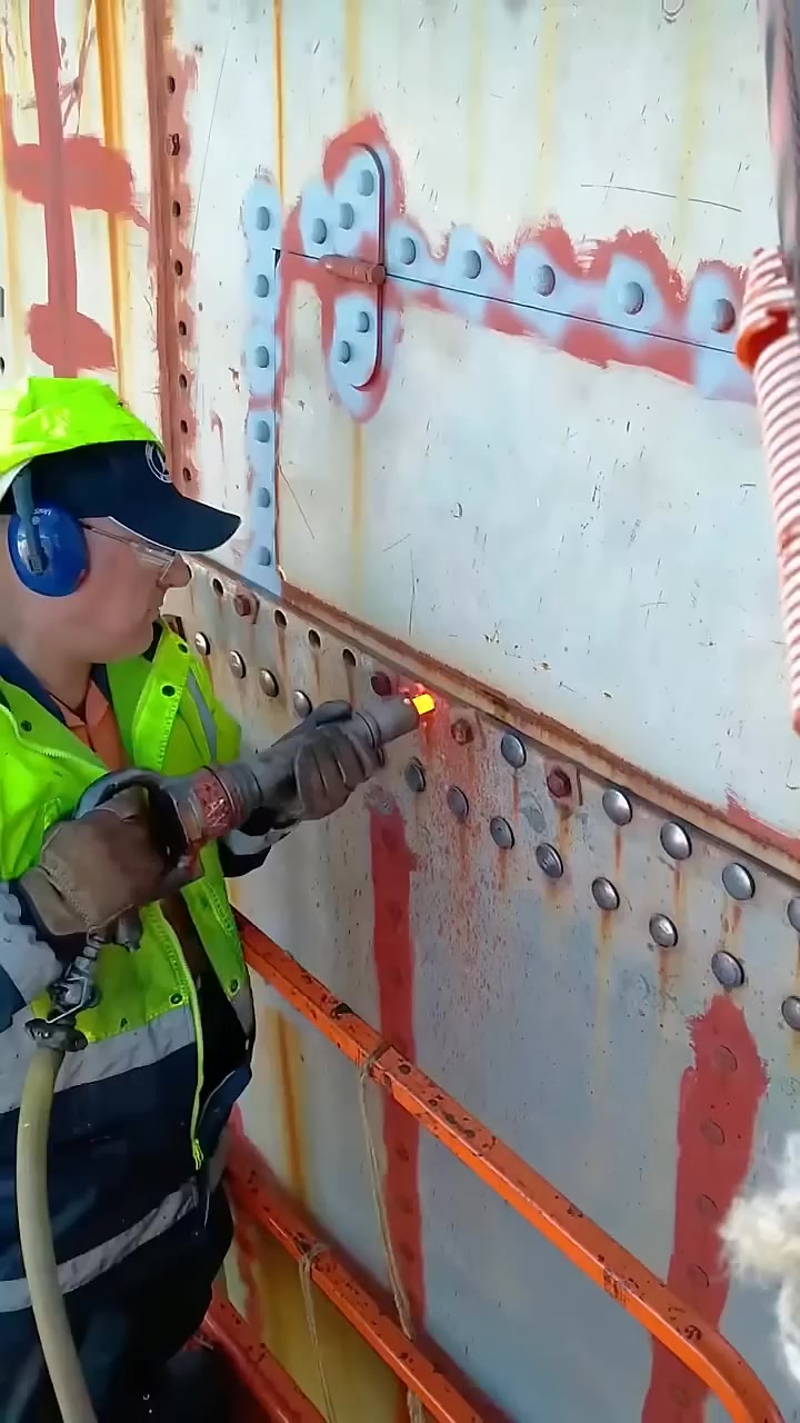Why workers still use red-hot rivets instead of bolts_ _rivet ...