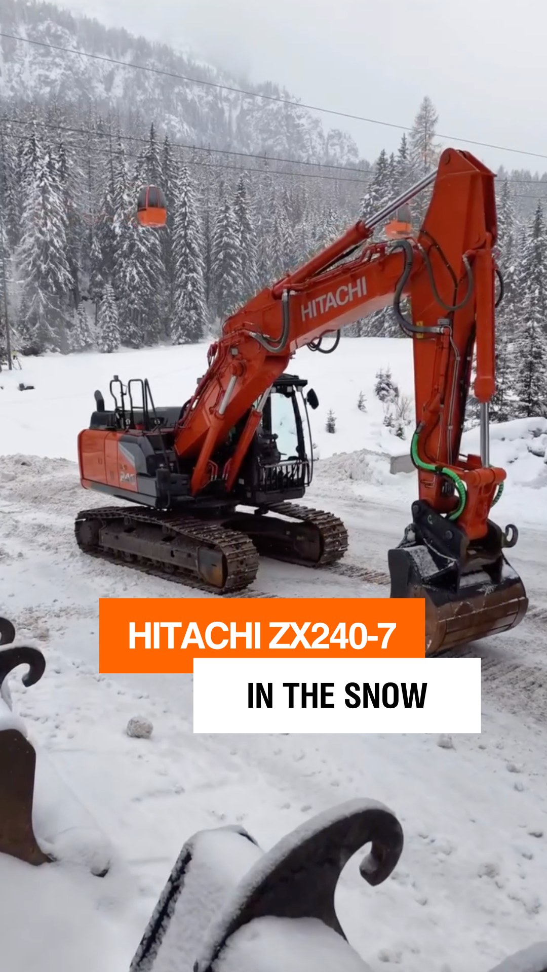 A little stroll in the snow for our Hitachi ZX240 💪🏼☃️” Have