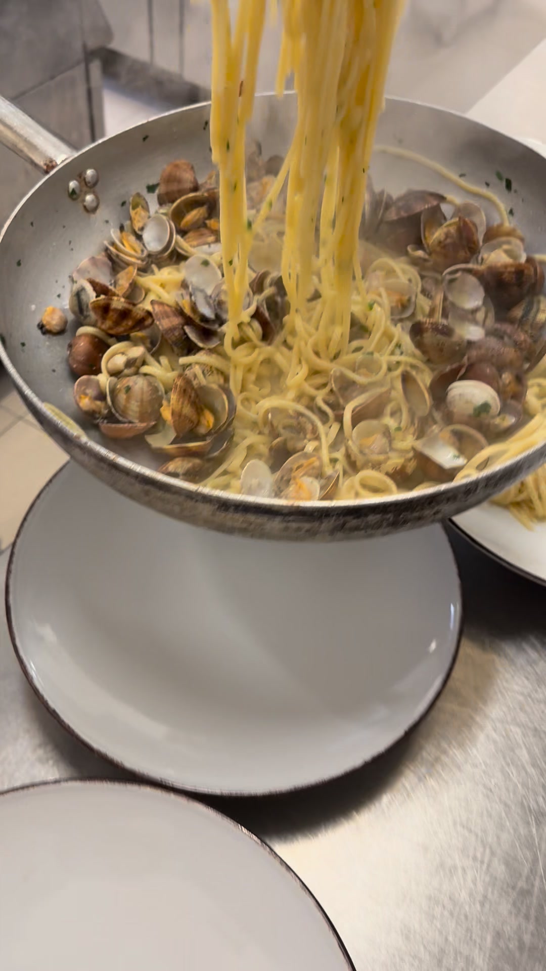🔥 Spaghetti alle Vongole – un grande classico Vongole freschissime ...