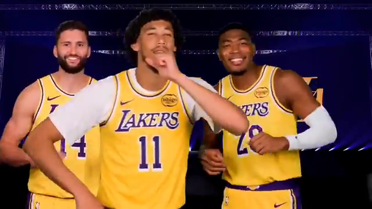 Simpy the Los Angeles Lakers players singing Backstreet Boys 
