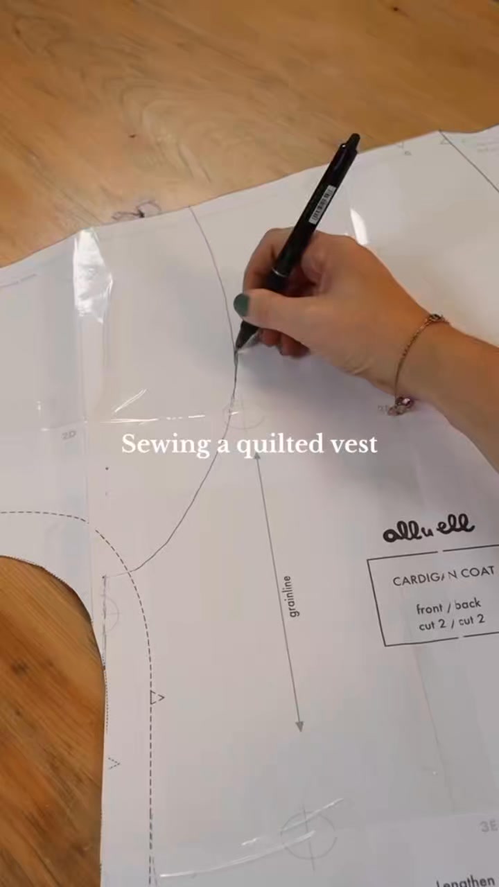 Some cosy autumn sewing 🍂🪡☕️ Sewing a DIY patchwork quilted vest 🍄 ...