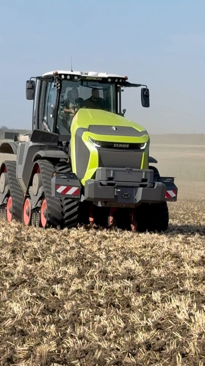In cab with Neil in the CLAAS 870 Jaguar forage harvester working in ...