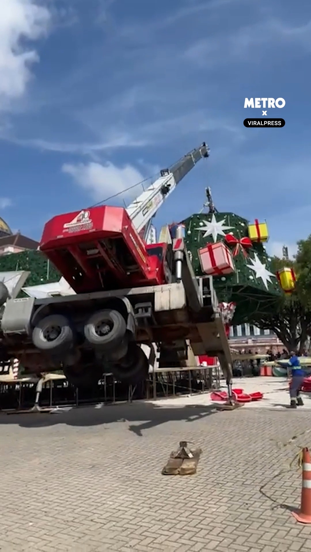 That must be one heavy Christmas tree | Metro | Facebook