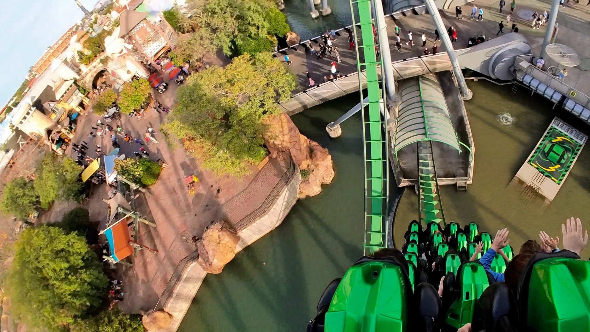 Full POV ride on the Incredible Hulk Coaster at Universal's Islands of ...