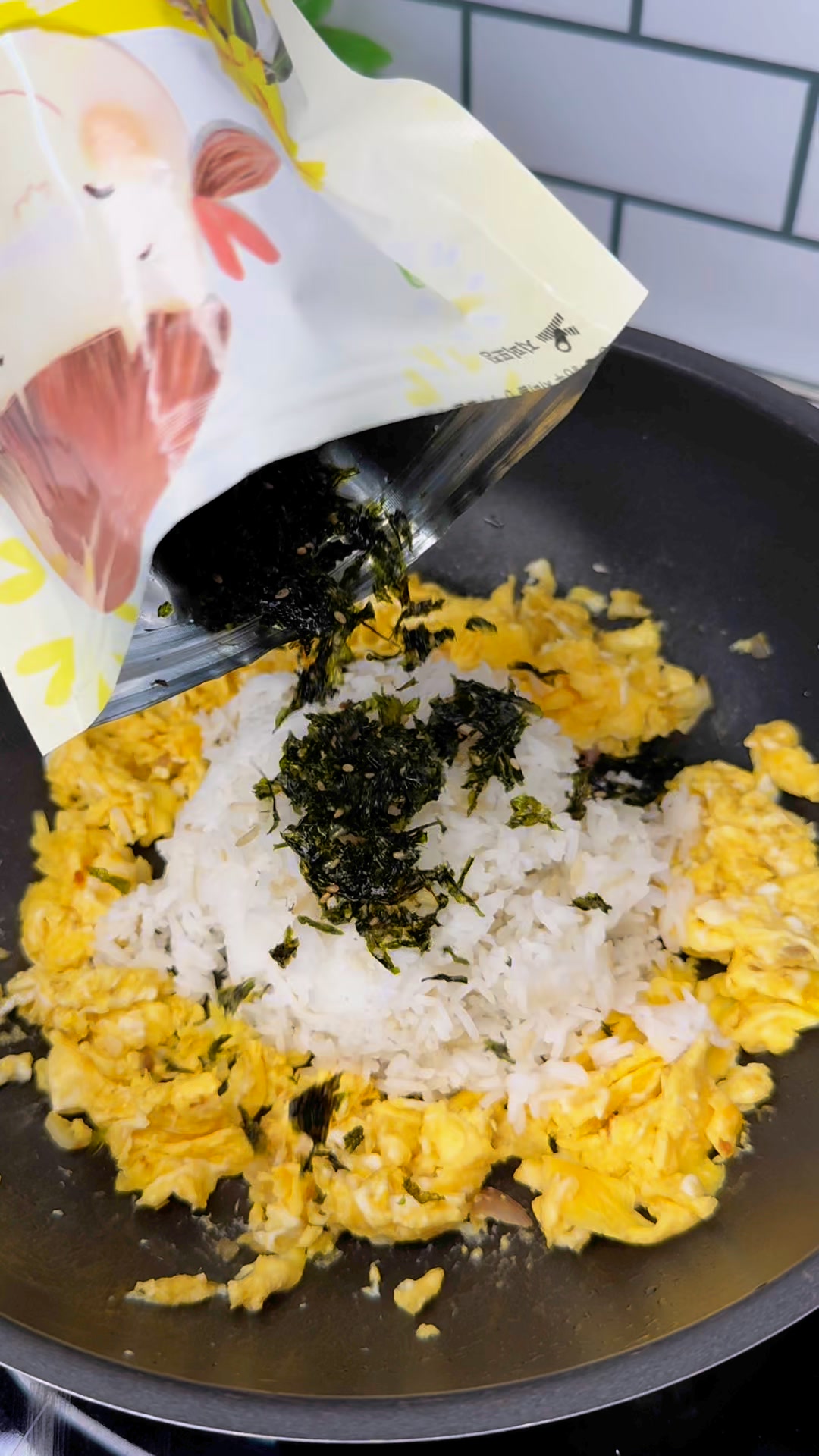 Cơm chiên rong biển các bạn nhỏ rất thích nè #monngonmoingay #monngon # ...