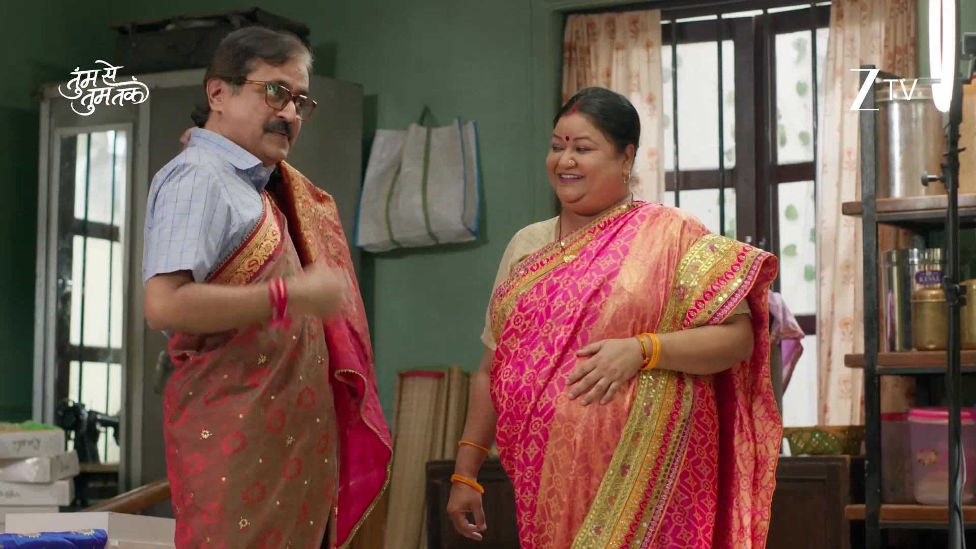 Saree pehenne ke alag-alag tareeke bakoobhi jaanta hai Gopal! Dekhiye # ...