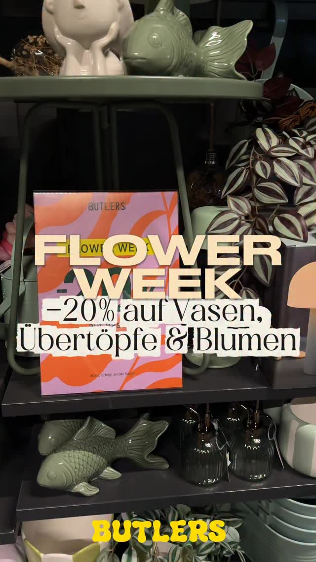 Flower Week bei BUTLERS 🌸✨, Entdeckt wunderschöne Vasen, Übertöpfe & Blumen jetzt mit -20% Rabatt 💐, Perfekt, um eurem Zuhause einen frischen Frühlingslook zu geben 🌼, Kommt vorbei und lasst euch