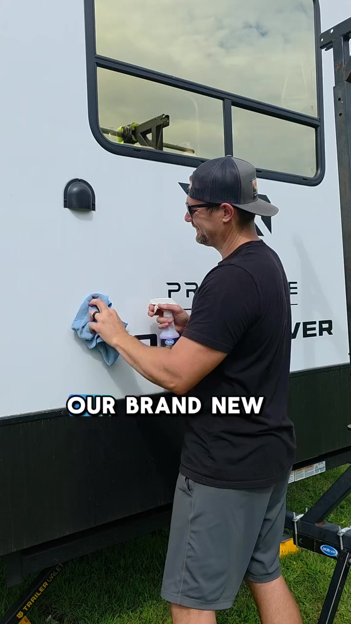 🧼 Quick Waterless RV & Truck Wash 🧼 Our truck and trailer were looking ...