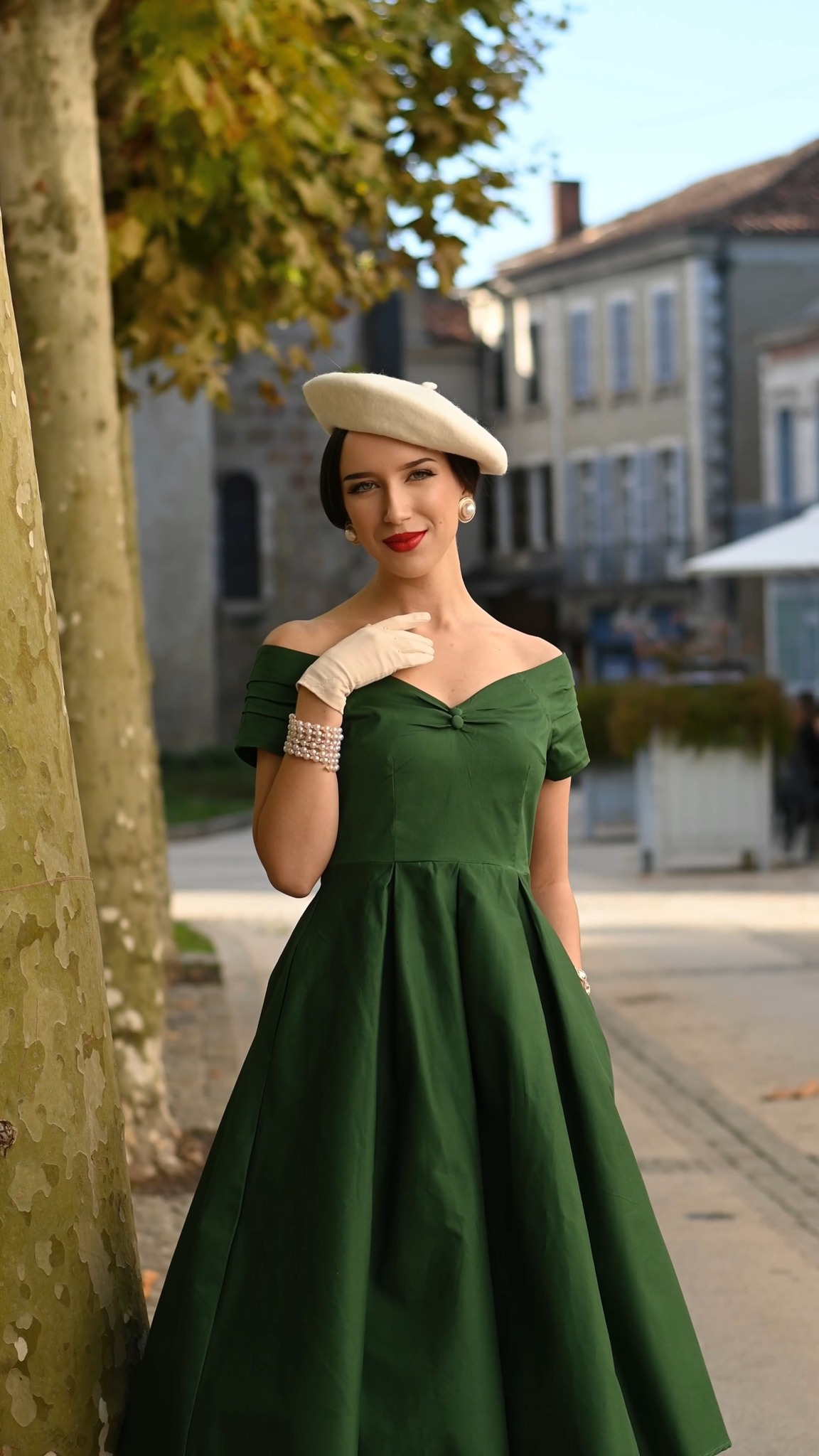 green dress scene Emerald Lily Vintage Style for Spinning and Strolling RLA3693