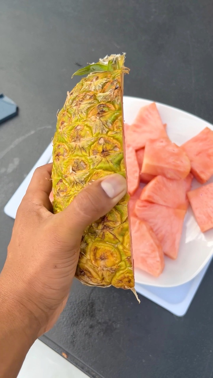 Probé una piña rosa🍍🤩🤤 | Shore Man | Facebook