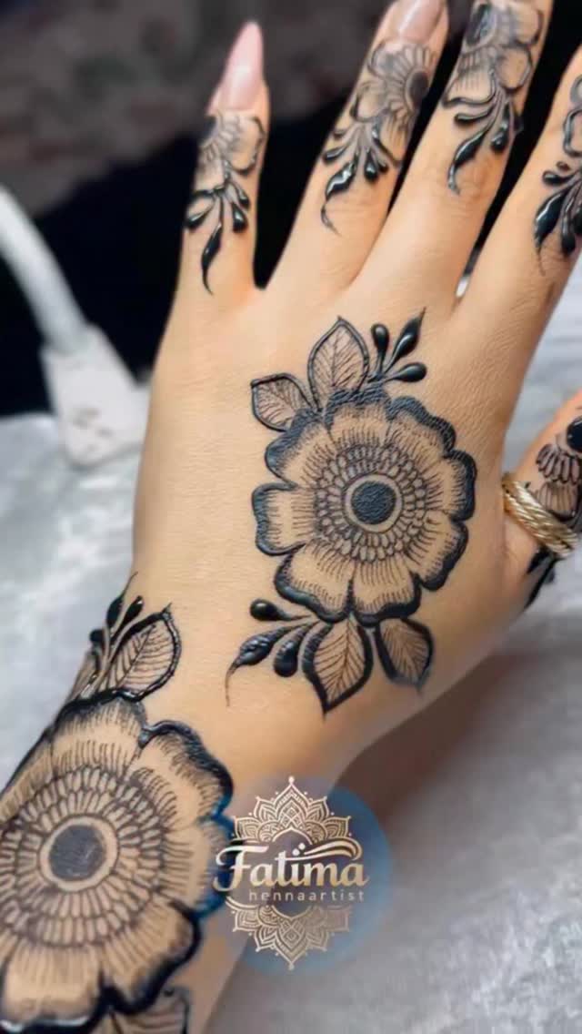 Master this Henna Design with my Step-by-Step Blueprint! 🎨 Caption ...