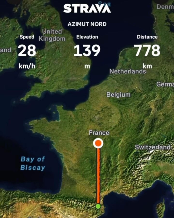 😮 • @strava 📸 “Can you draw (run) a perfectly straight 1,334 km line ...