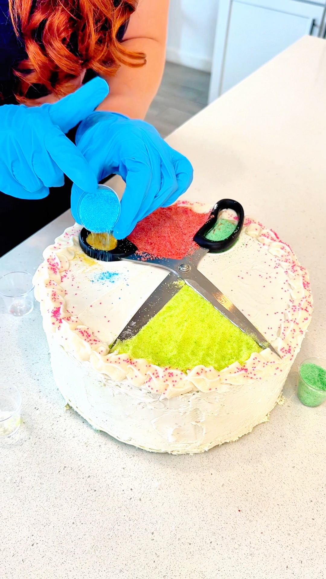 Scissors transform cake | Juliette Electrique | Facebook
