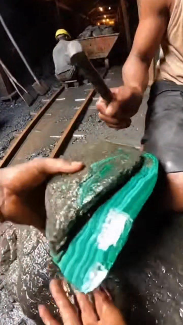 Breaking Open a Malachite Stone Inside the Mine | Muhammad Krista