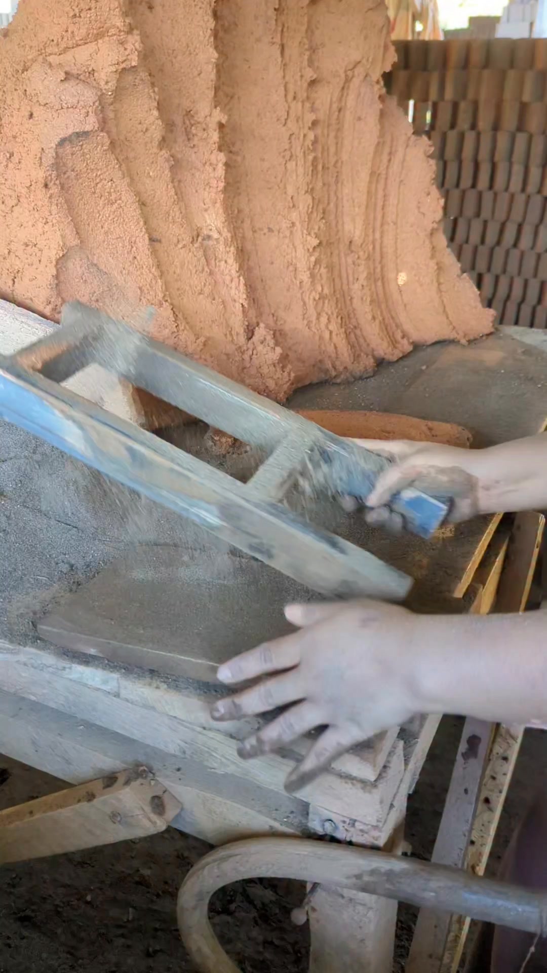 Making building bricks #bricks #brickmaking #handicrafts #brickfactory ...