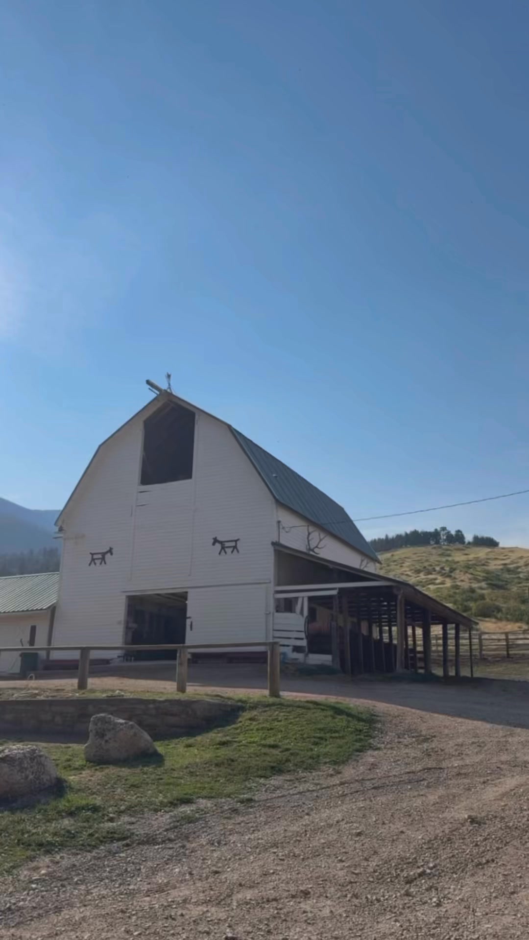 A few weeks late, but worth sharing 🌄🐎 Marcus and Libby headed out to ...