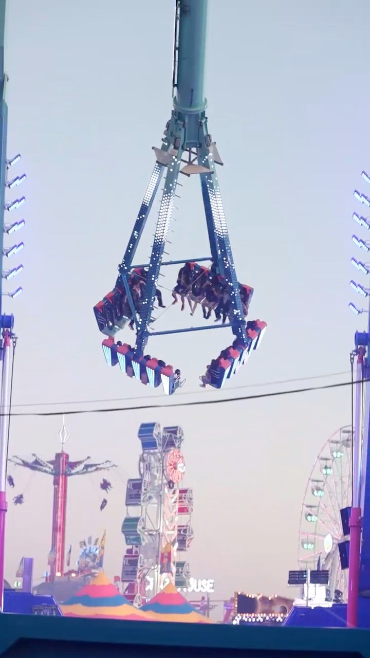 KRAKEN! This massive pendulum ride reaches 147ft! Is this something you ...
