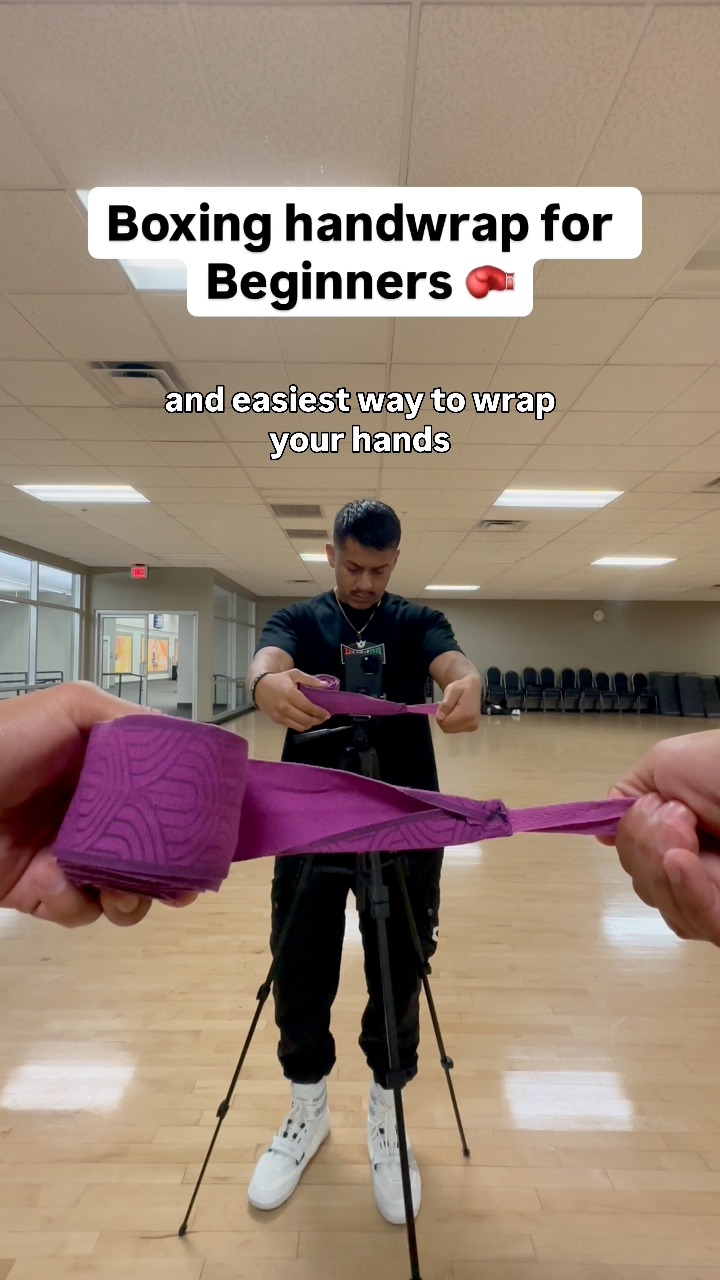 How to wrap hands for boxing 🥊 #Boxing #boxinglife #boxeo #boxinggym # ...