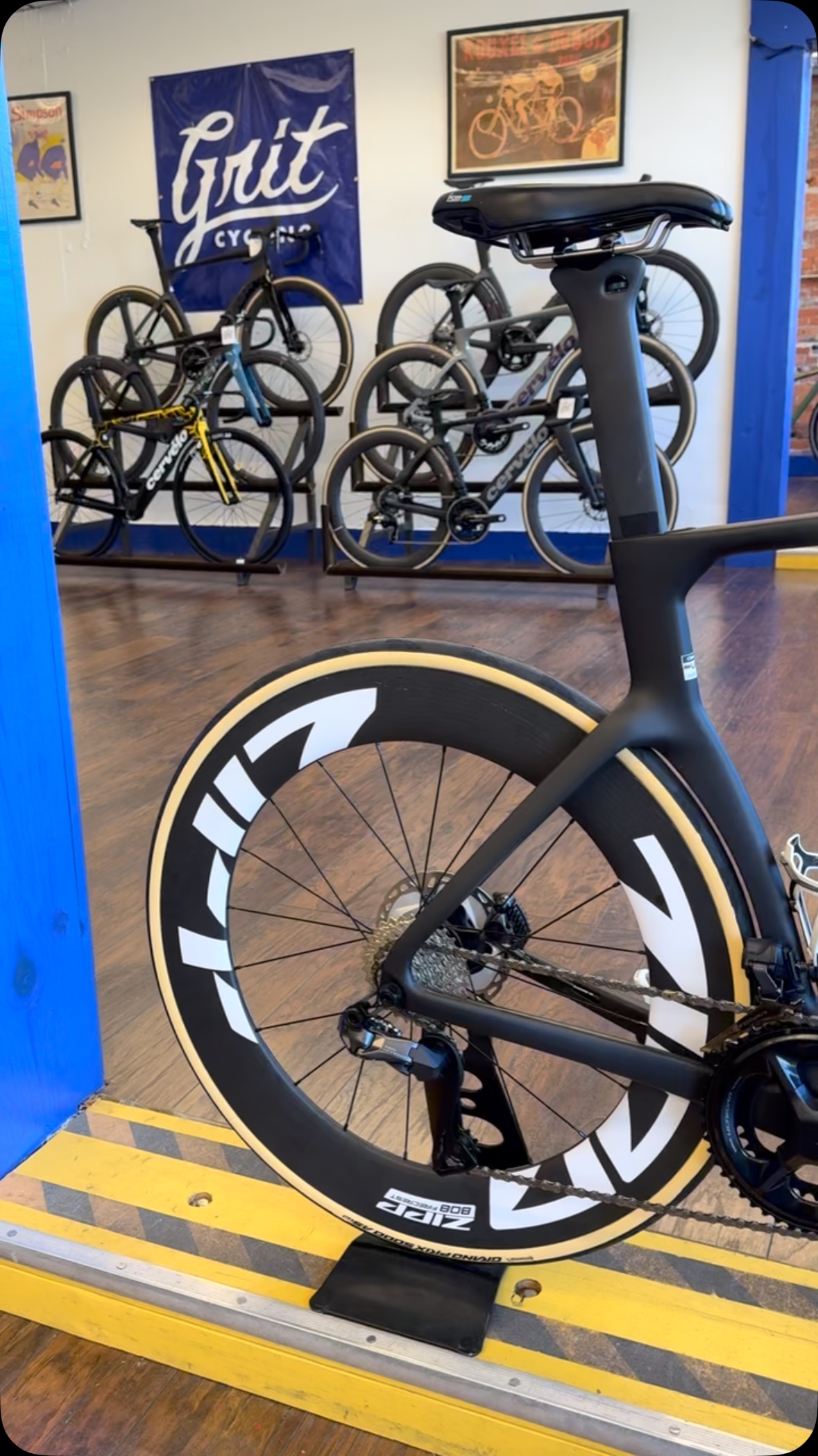 61cm Cervelo S5 aero road bike W/ Zipp 808 carbon wheels, Shimano