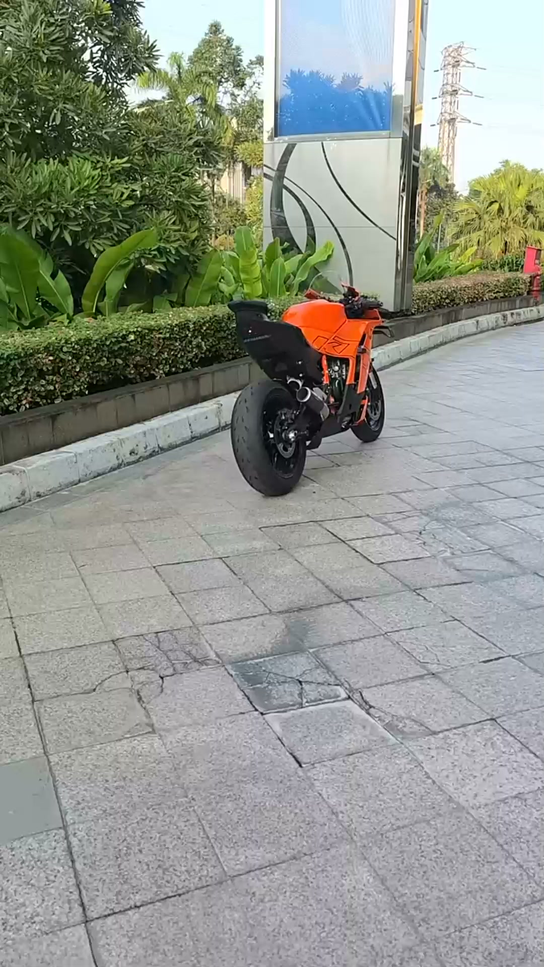 Sound of KTM 890 Adventure R with HP1 Exhaust + Decat Owner