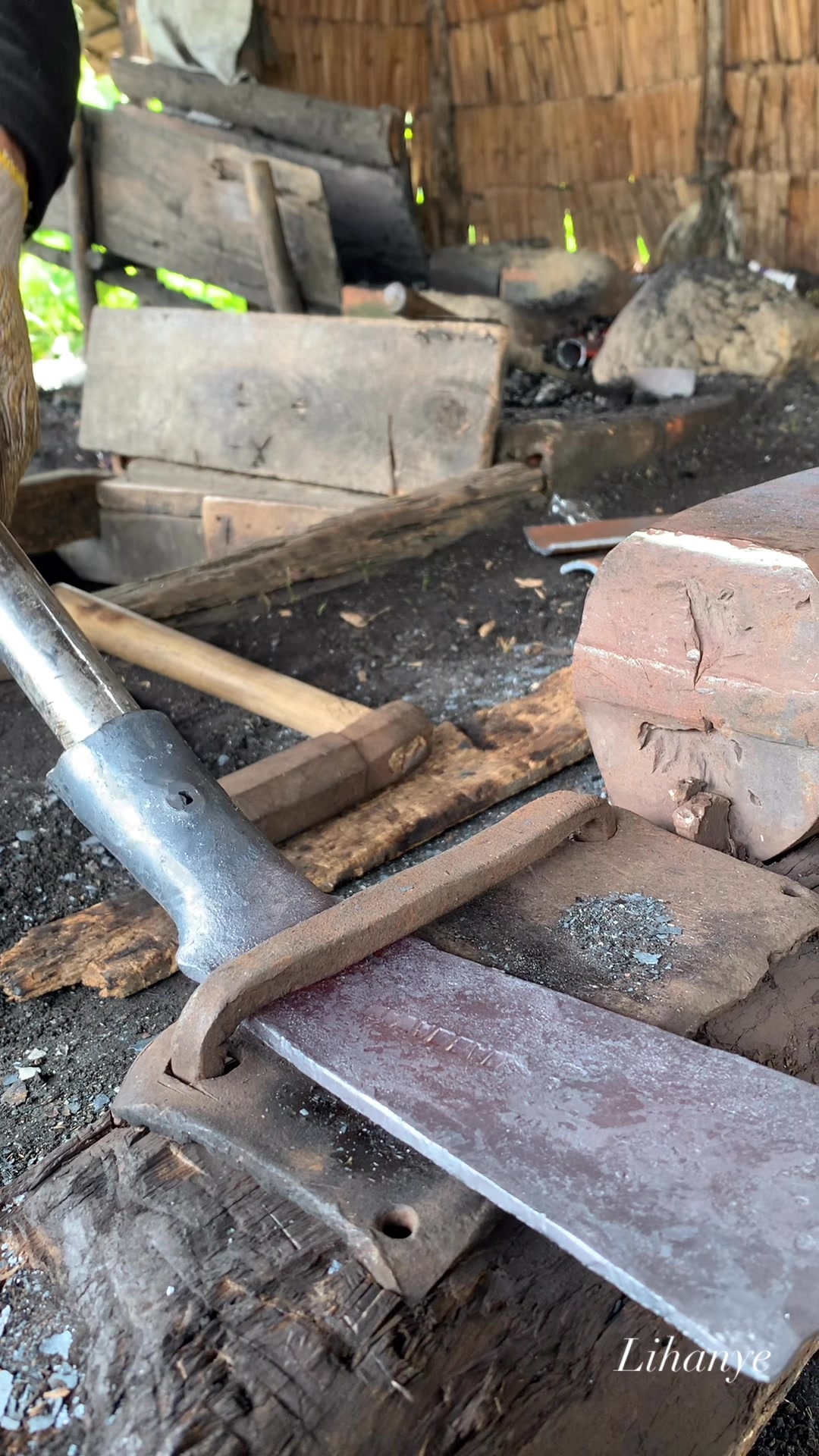 how to form a jackhammer, traditional agricultural tools #blacksmith # ...
