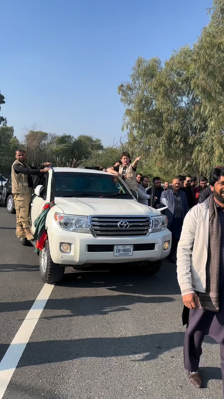 ست بسم اللہ! خان کا شہزادہ پنجاب میں داخل، ورکرز کا بھرپور استقبال ...