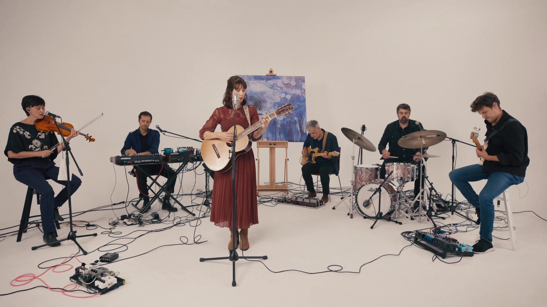 Bonjour! Bien contente de vous partager cette version live de ma chanson «  Les joues usées »!, Merci à toute l’équipe pour ce beau moment 💙, Vidéo  complète:, https://youtu.be/oa2bcQ_qdFs, VIDÉO, ...