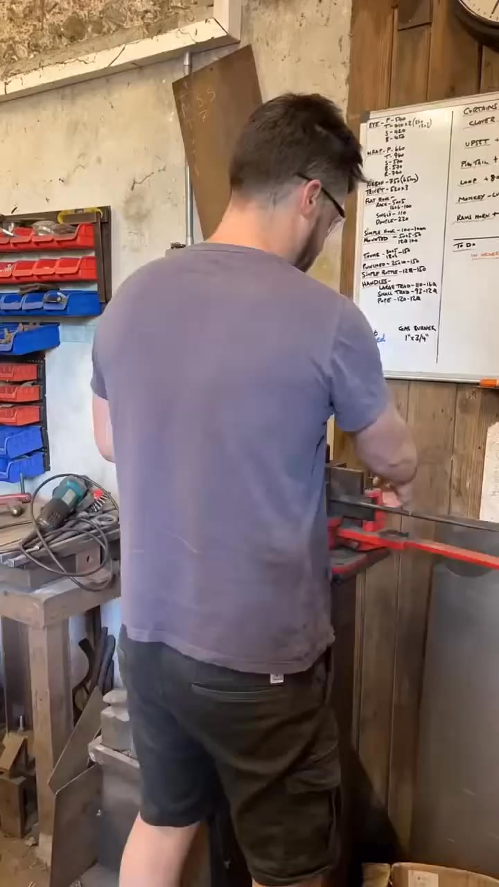 Blacksmith bending and wrapping the handle of a fire rake. #blacksmith ...