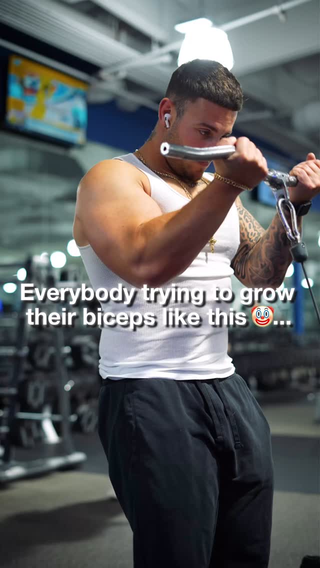 Turn around for biceps that turn heads! 🔄🔥 Why? Turning *away* from the ...