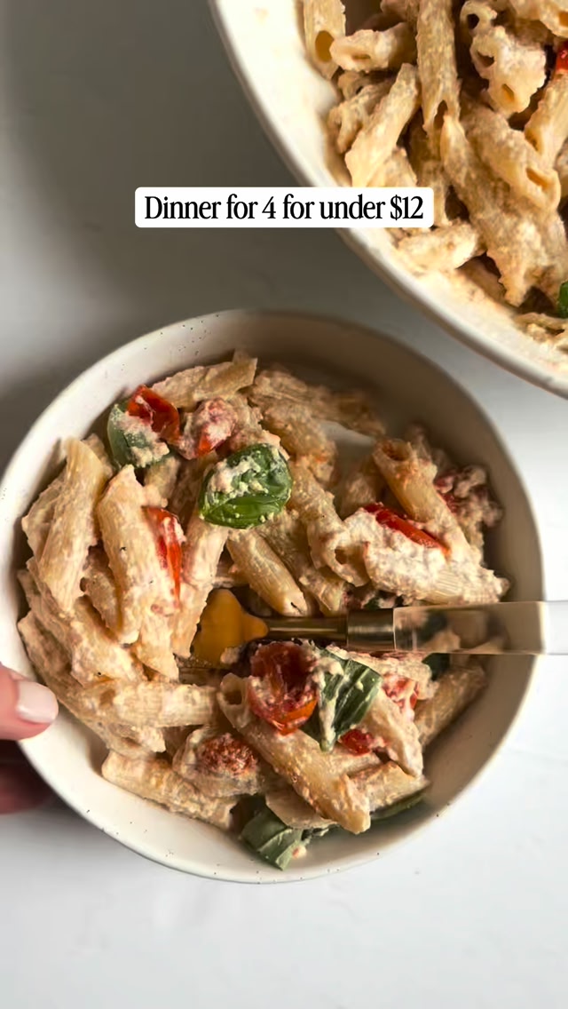 Roast tomato & ricotta pasta 🍅🤍 This one feeds 4 people for under $12 ...