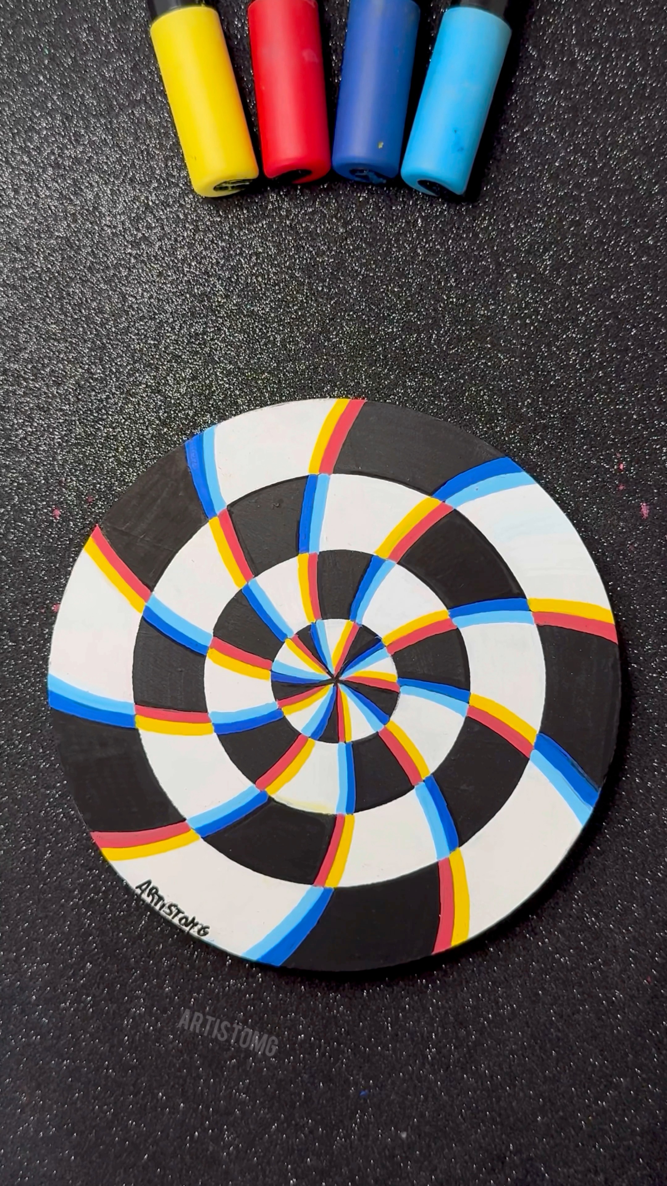 easy-optical-illusion-idea-with-paint-markers-can-you-see-the