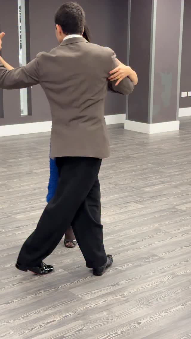 🌹 The Enrosque (The Twist) is a Tango movement in which the dancer ...