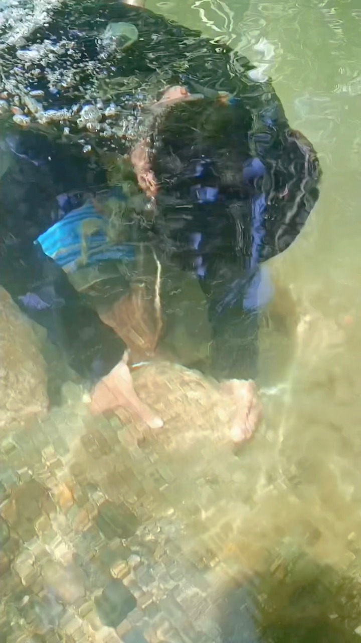 Diving treasure found gold in the beautiful river of Papua with a ...