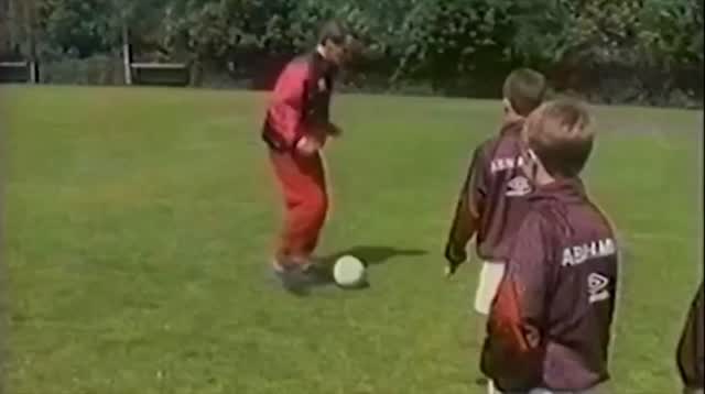 AFC Ajax u12: dribbling [vintage, circa 1992] Footage from the 2