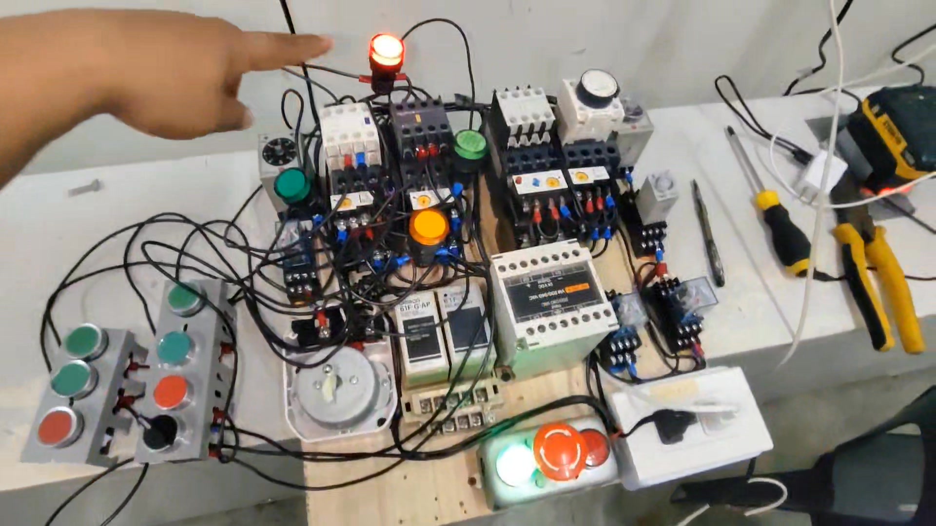 BASIC SCHEMATIC DIAGRAM AND FULL VIDEO FOR TUTORIAL MOTOR CONTROL ...