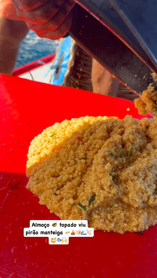 Almoço topado pirão manteiga 🧈🙌🫵🏻🏖️👏🏻⛵️🐟😃🌊🍯#viral #mar #pescaria # ...