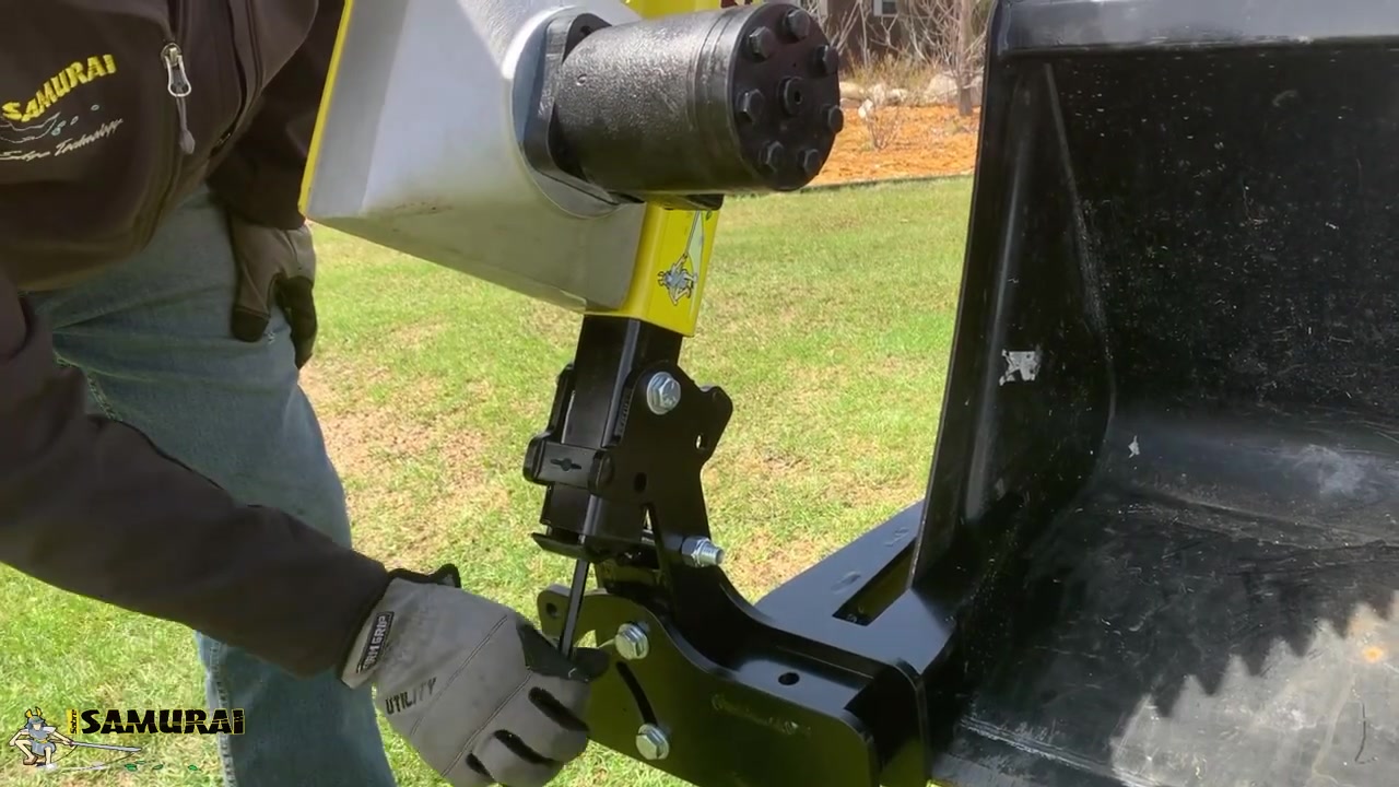 How to attach your Sabre Samurai to your loader bucket using the Deluxe ...