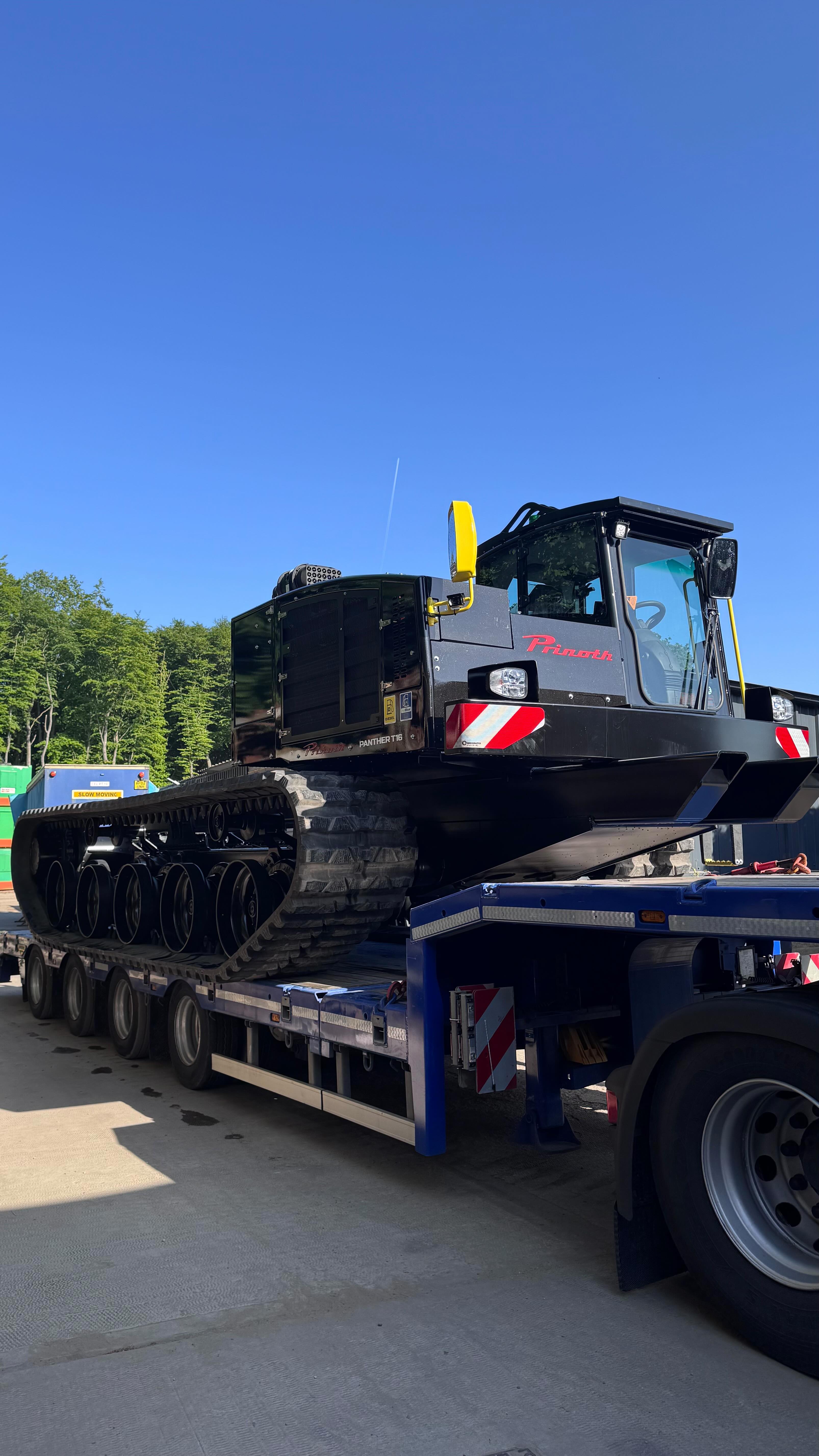 PANTHER T16 - The largest Rubber Tracked Crawler Carrier on the Prinoth ...