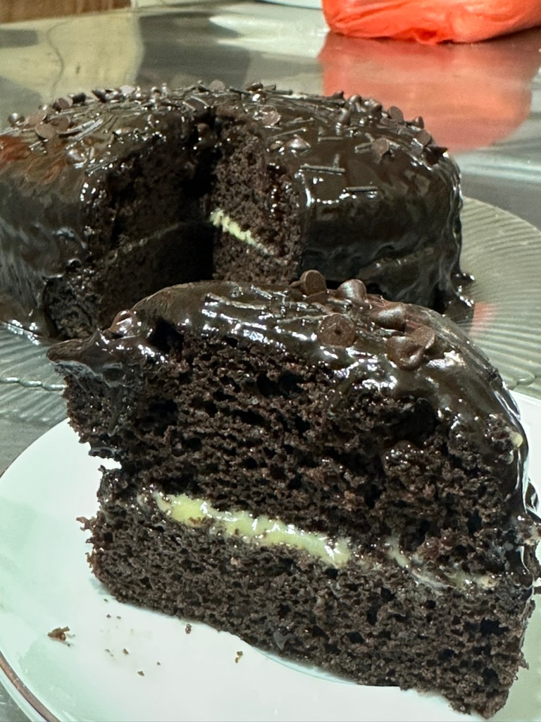 Patatakamin ko muna kayo sa aking moist cake 😄😄3/4 cup flour lng to gah ...