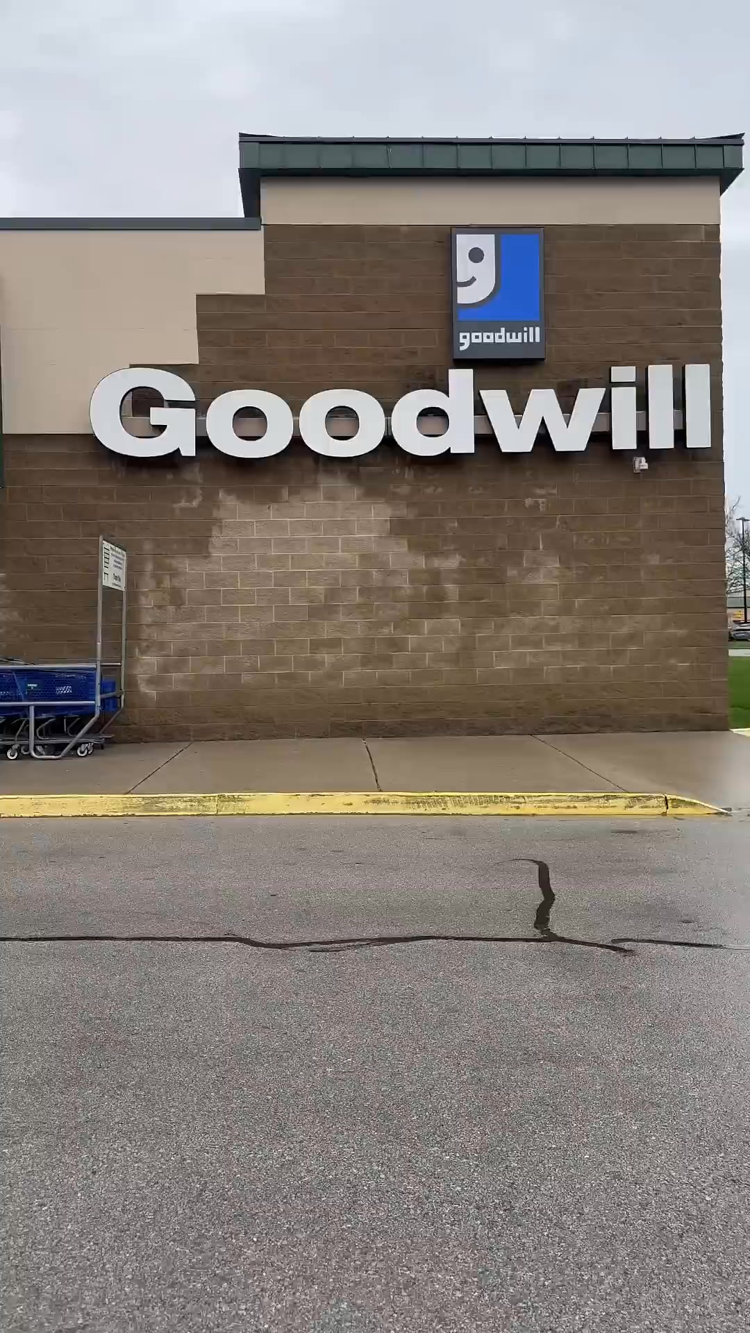 I was in Lexington over the weekend and wanted to check out a goodwill ...