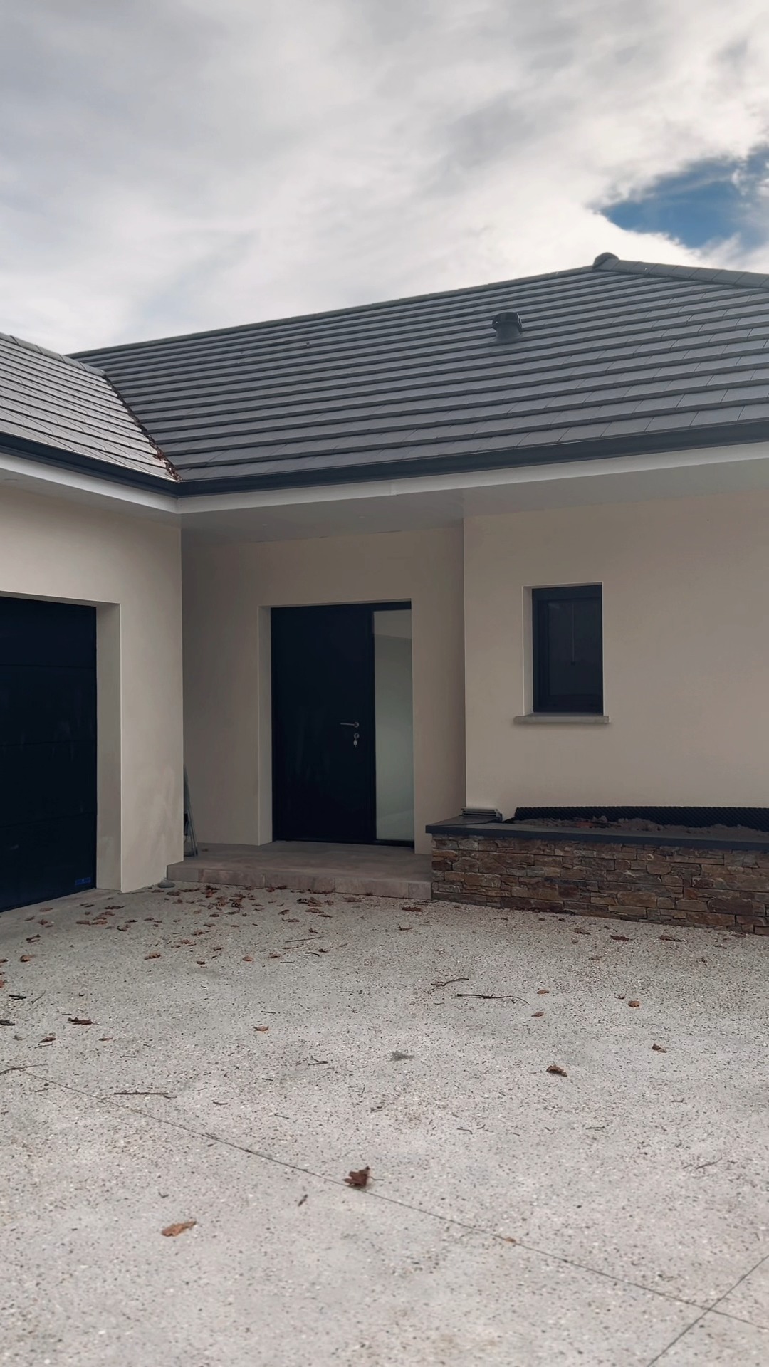 On vous partage cette belle réalisation 😍 Une maison de plain-pied ...