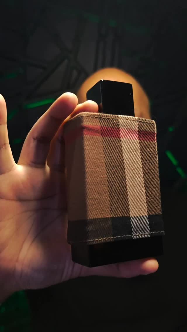 Burberry London de @burberry | Israel Moreno