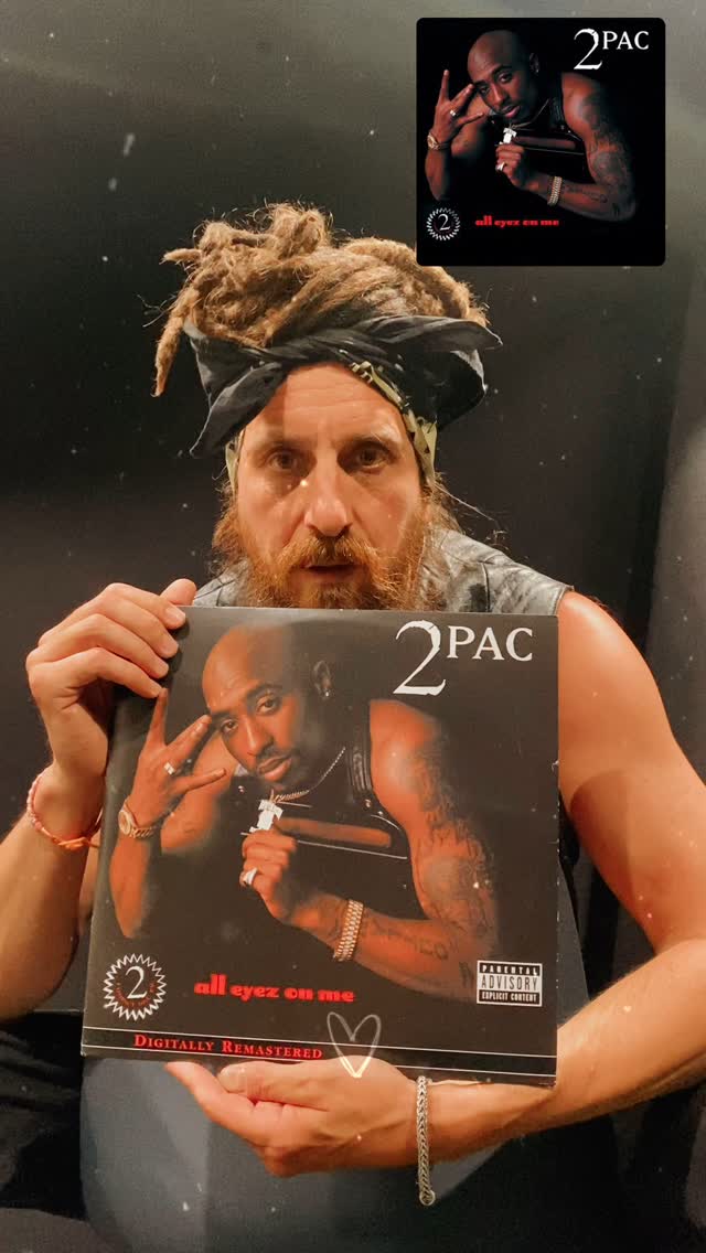 tupac-All eyez on me 4 LPs Vinyl 1996 Reissued remastered version.