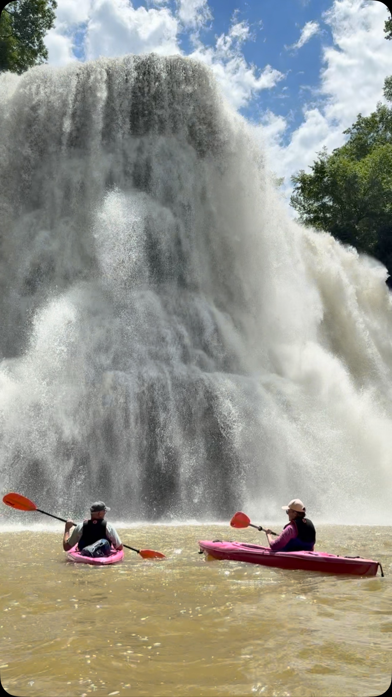 Headed back out to The Queen 👑 today with another group of Kayaking ...