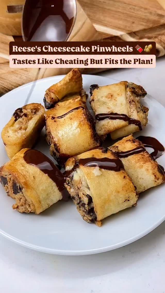 Reese's Cheesecake Pinwheels 🍫🥜 Satisfies the sweet craving without ...
